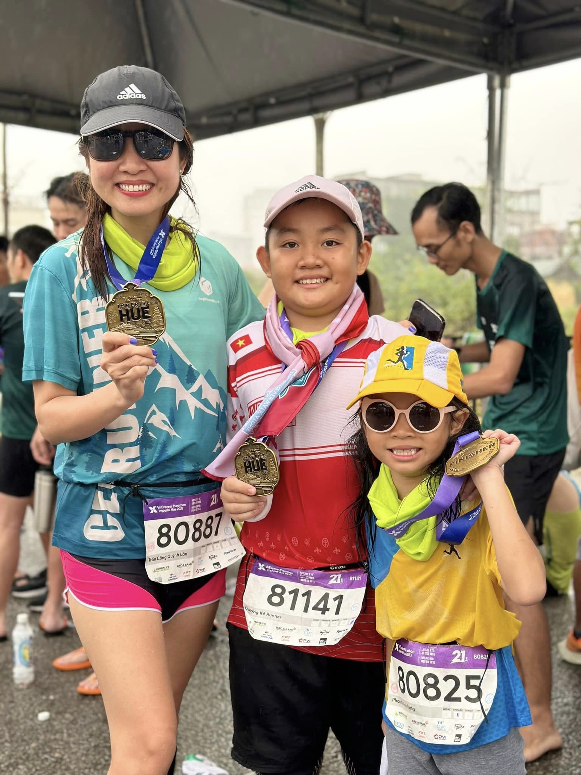 Hi hữu: Bé gái 7 tuổi ở TPHCM 4 lần chinh phục đường chạy cự ly 21km - 13 Hi hữu: Bé gái 7 tuổi ở TPHCM 4 lần chinh phục đường chạy cự ly 21km - 13