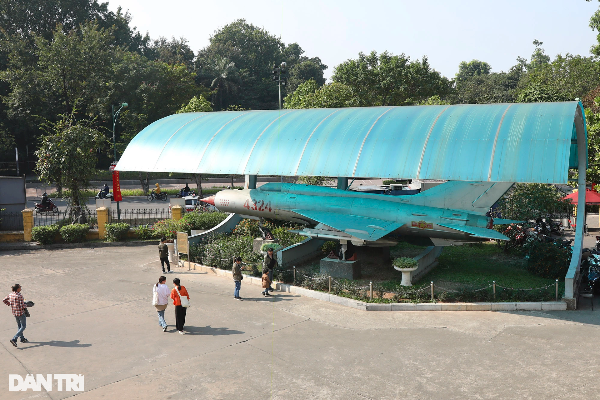 Ngắm Bảo vật Quốc gia MiG-21 từng bắn rơi nhiều máy bay B-52 của Mỹ - 9 Ngắm Bảo vật Quốc gia MiG-21 từng bắn rơi nhiều máy bay B-52 của Mỹ - 9