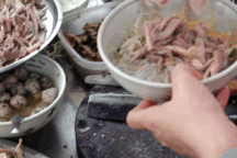 Quán bún thang bình dân ở Hà Nội thuê 11 nhân viên, ngày bán 800 bát