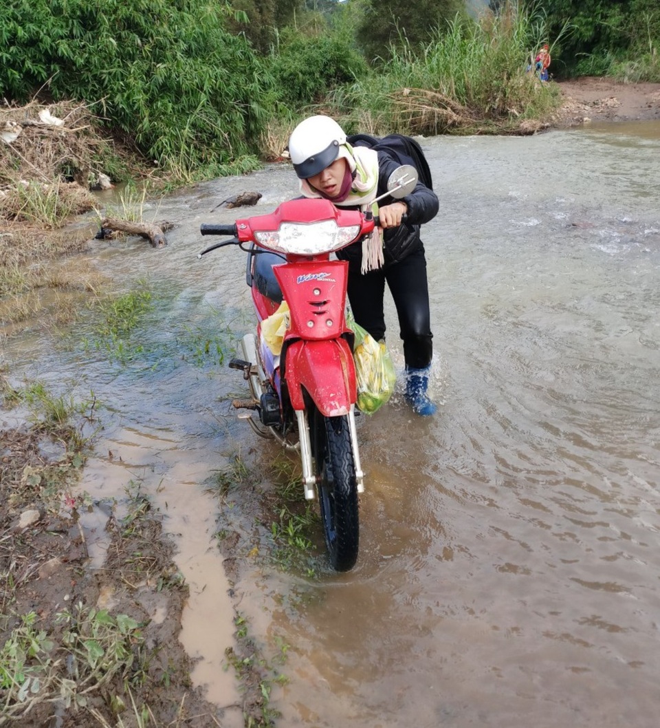 Thầy cô ở M’Đrắk không sợ khổ, chỉ sợ học sinh không đến lớp, không áo mặc - 7 Thầy cô ở M’Đrắk không sợ khổ, chỉ sợ học sinh không đến lớp, không áo mặc - 7