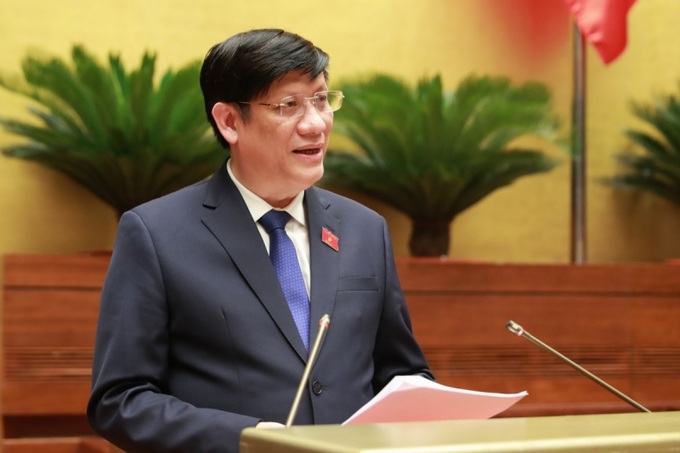 Bộ trưởng Bộ Y tế Nguyễn Thanh Long trình bày Tờ trình của Chính phủ về dự án Luật Khám bệnh, chữa bệnh (sửa đổi).