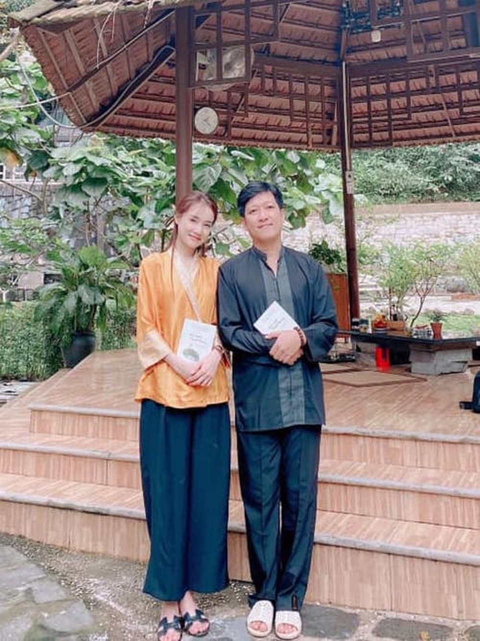 Bích Phương nhuộm tóc xanh, khoe đường cong nuột nà - 6 Bích Phương nhuộm tóc xanh, khoe đường cong nuột nà - 6