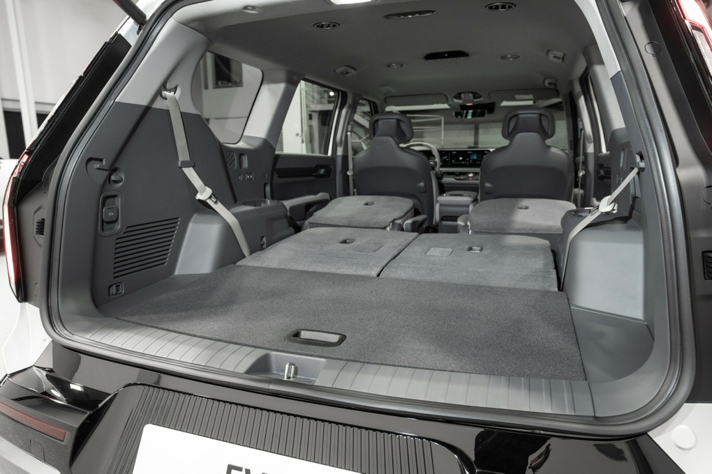 Kia EV9 ra mắt, mẫu SUV 3 hàng ghế hiếm hoi trên thị trường xe điện - 17 Kia EV9 ra mắt, mẫu SUV 3 hàng ghế hiếm hoi trên thị trường xe điện - 17