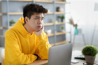 Khao khát kiếm tiền mua nhà, nhân viên công sở "lén" sếp kiếm thêm