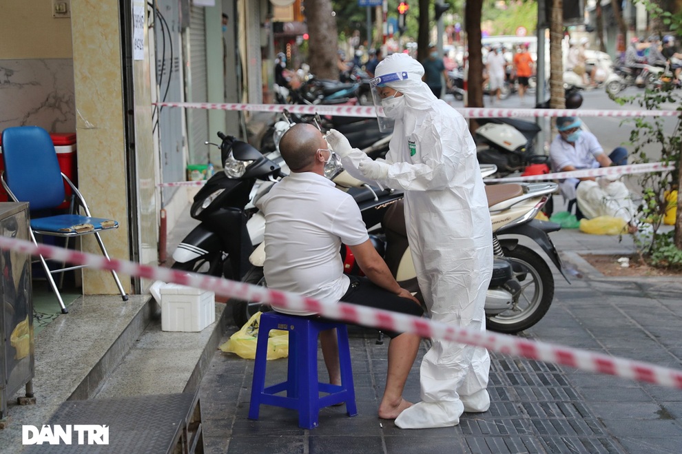 Phong tỏa nhiều điểm trên phố trung tâm Hà Nội liên quan ca dương tính mới - 8 Phong tỏa nhiều điểm trên phố trung tâm Hà Nội liên quan ca dương tính mới - 8