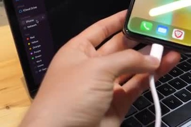 Cận cảnh chiếc iPhone X với cổng kết nối USB-C thay cho cổng Lightning