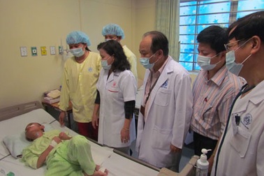 Miễn toàn bộ chi phí điều trị cho con của một chiến sỹ ở Trường Sa