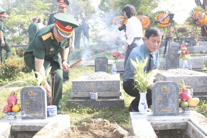 Sự hy sinh cao cả của các chiến sĩ Việt Nam là tấm gương sáng về lòng dũng cảm, một biểu tượng cao đẹp về tình đoàn kết gắn bó keo sơn giữa quân và dân hai nước Việt Nam - Lào