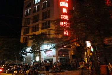 Khám chữa bệnh: Đâu ra cái kiểu lạ đời…