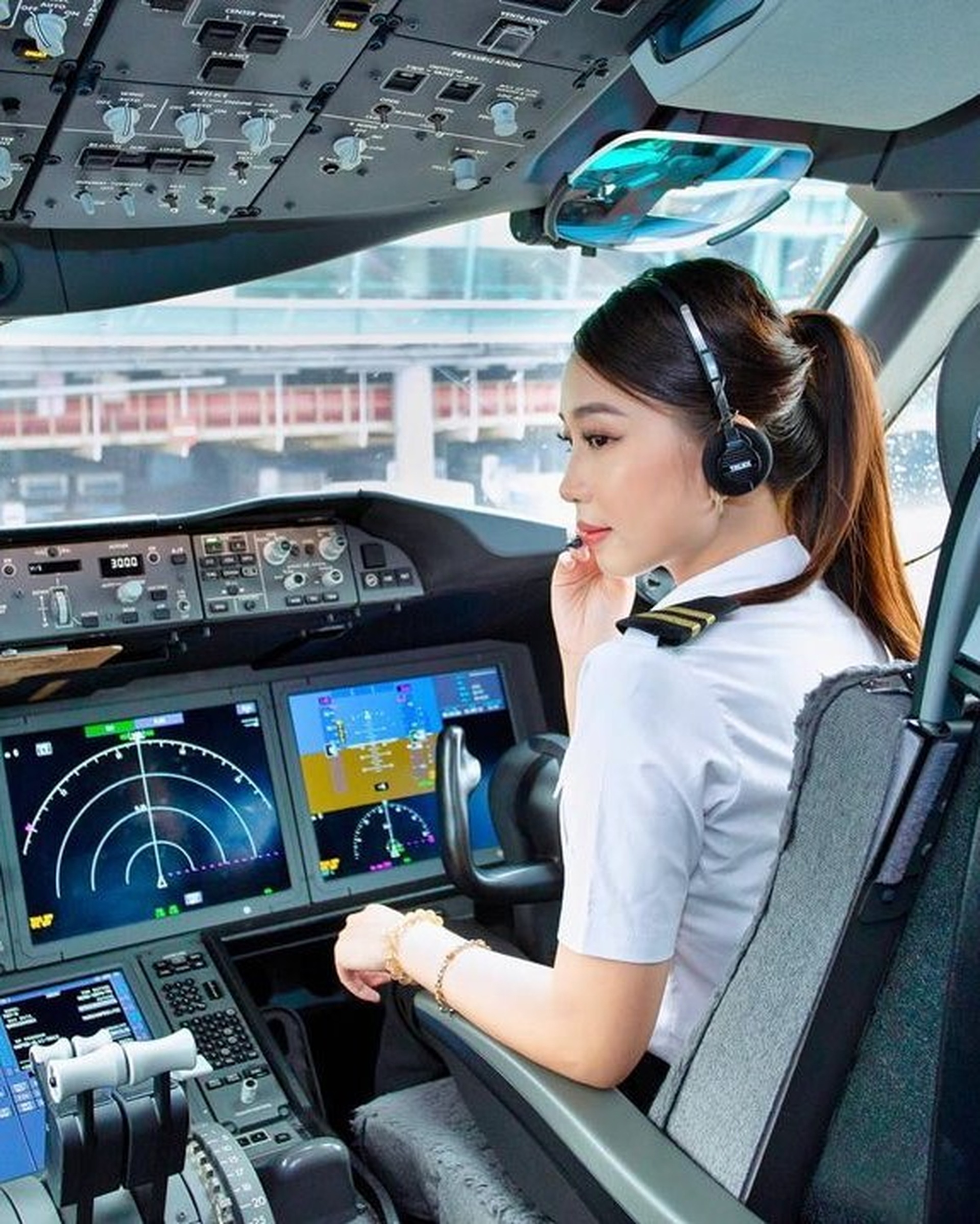 Đời thường của dàn phi công toàn trai xinh gái đẹp được giới trẻ mến mộ - 10 Đời thường của dàn phi công toàn trai xinh gái đẹp được giới trẻ mến mộ - 10
