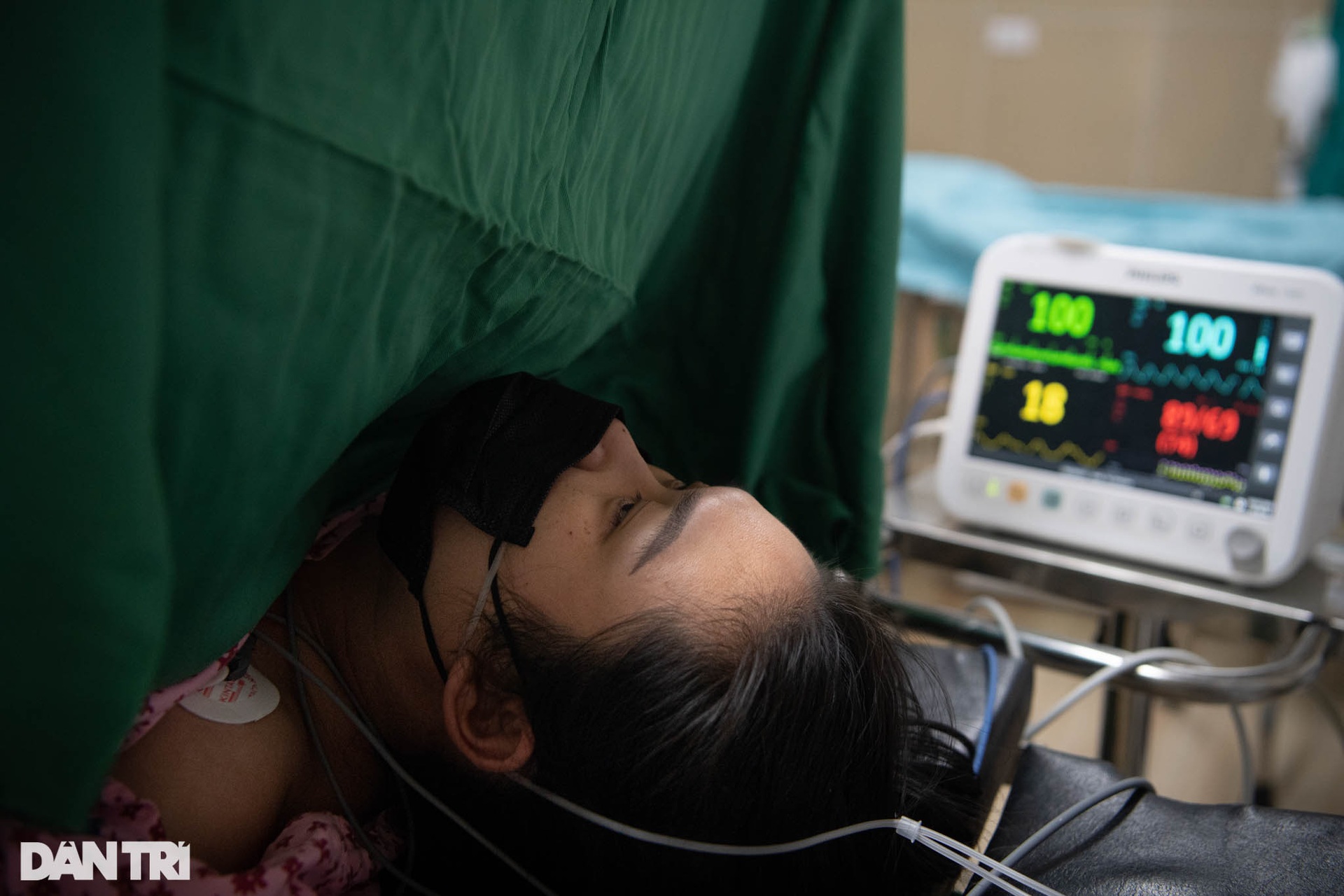 Khoảnh khắc sự sống nảy mầm giữa khu điều trị sản phụ F0 ở Hà Nội - 16 Khoảnh khắc sự sống nảy mầm giữa khu điều trị sản phụ F0 ở Hà Nội - 16
