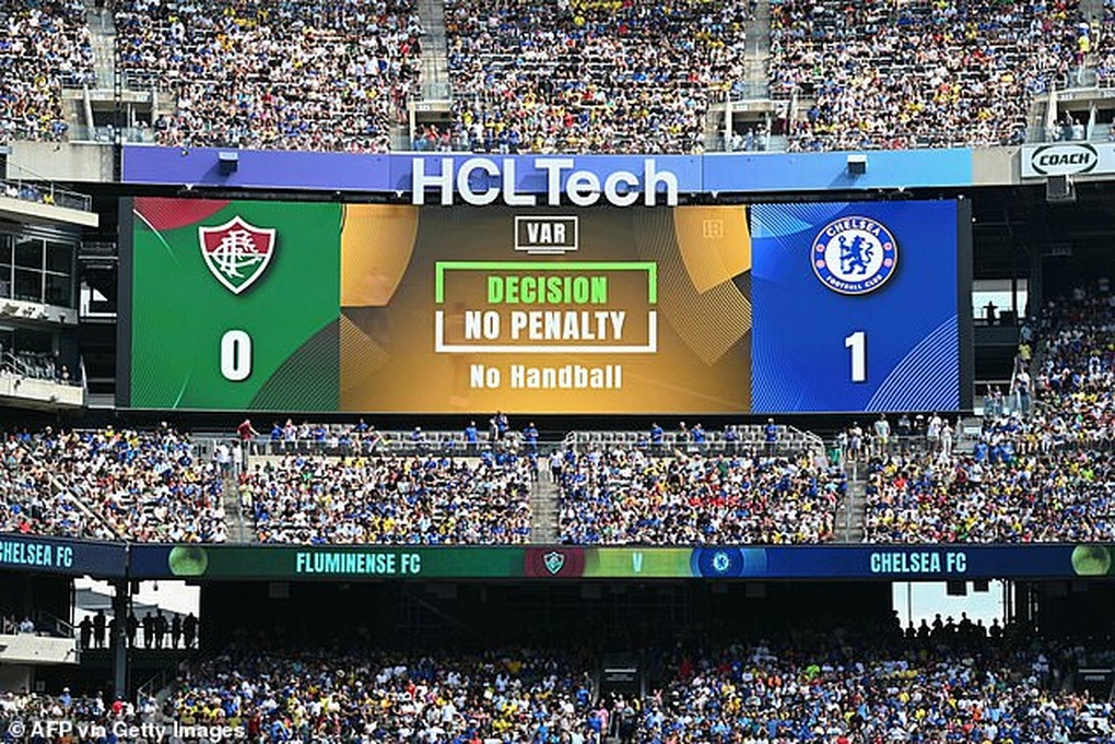 Trọng tài bẻ còi từ chối phạt đền gây phẫn nộ trong chiến thắng của Chelsea - 3 Trọng tài bẻ còi từ chối phạt đền gây phẫn nộ trong chiến thắng của Chelsea - 3