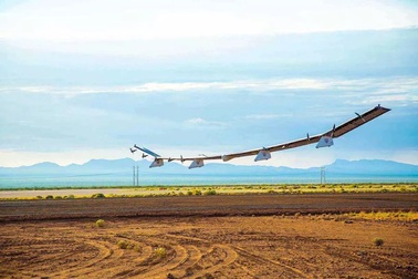 Cận cảnh chiếc máy bay không người lái giúp phủ sóng Internet của Google