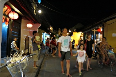 Vì sao dư luận “dậy sóng” vụ Hội An bán vé tham quan?