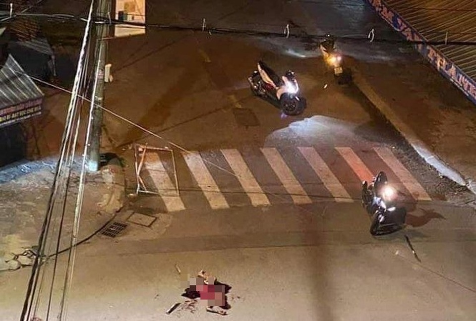 Một thanh niên bị chém đứt lìa cánh tay trong cuộc hỗn chiến - 1 Một thanh niên bị chém đứt lìa cánh tay trong cuộc hỗn chiến - 1
