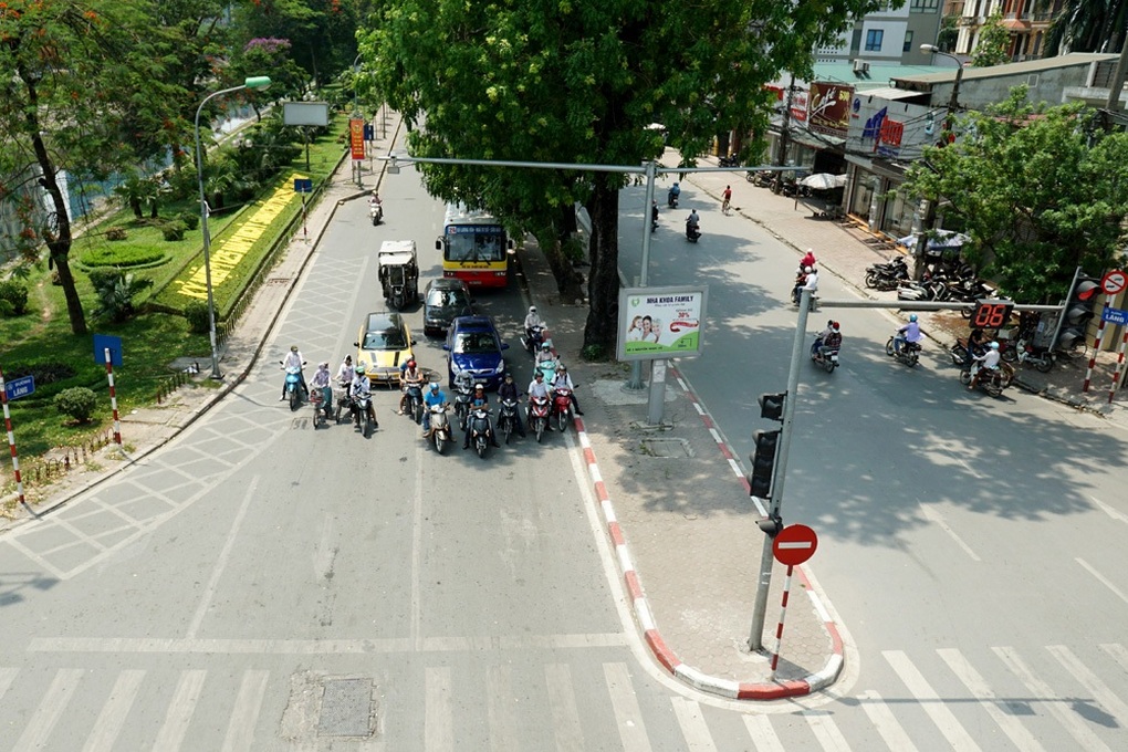 Dừng đèn đỏ chỗ bóng râm có bị phạt không? - 1 Dừng đèn đỏ chỗ bóng râm có bị phạt không? - 1