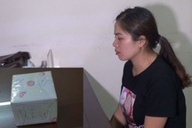 Gặp công an, người phụ nữ vứt bọc ni lông chứa ma túy xuống đường