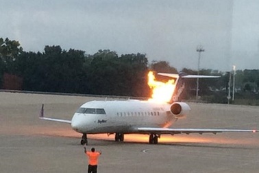 Mỹ: Máy bay bắt lửa khi khởi động, 50 hành khách “hú vía”