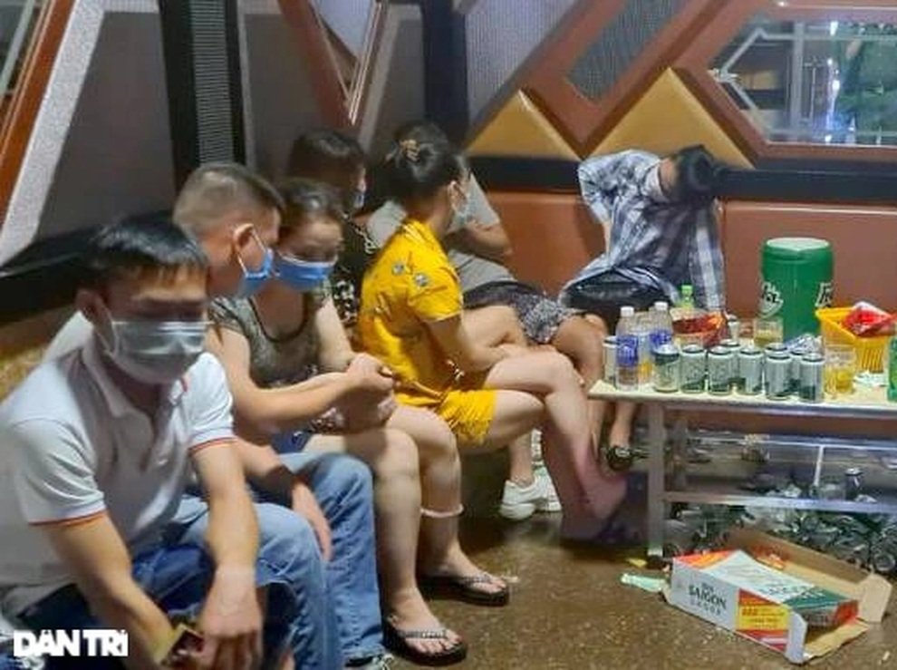 Nghệ An lại đóng cửa karaoke, massage từ hôm nay - 2 Nghệ An lại đóng cửa karaoke, massage từ hôm nay - 2