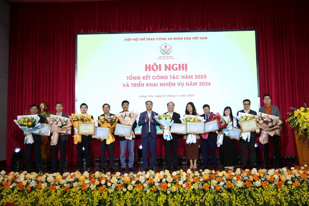 Hiệp hội Thể thao Công an nhân dân vinh danh xạ thủ Trịnh Thu Vinh - 2 Hiệp hội Thể thao Công an nhân dân vinh danh xạ thủ Trịnh Thu Vinh - 2