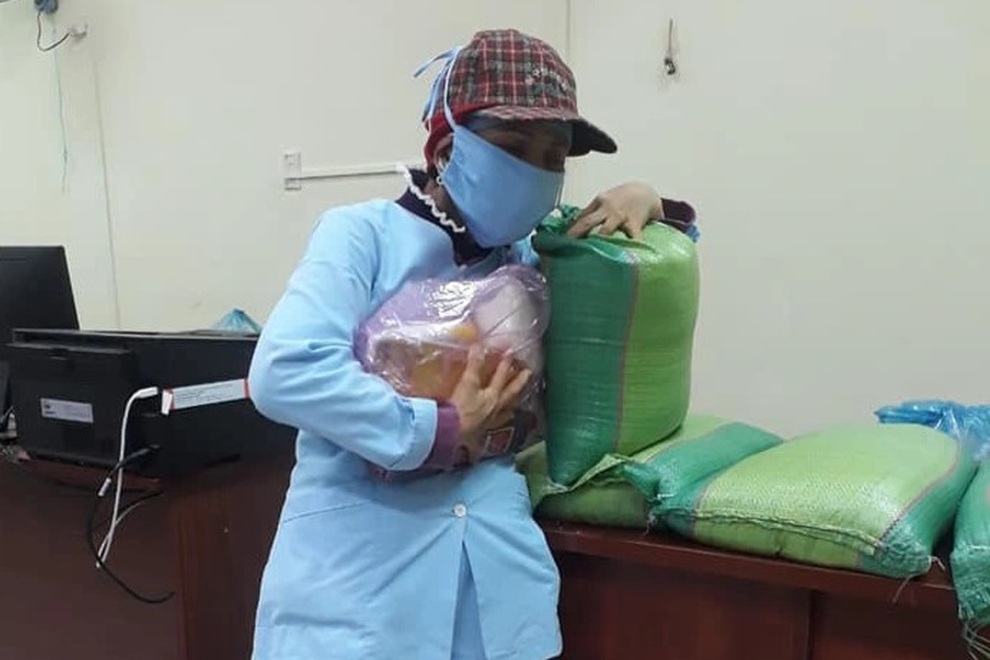 Nữ hộ lý chăm sóc bệnh nhân F0: Không nghĩ được nhiều người quan tâm vậy! - 4 Nữ hộ lý chăm sóc bệnh nhân F0: Không nghĩ được nhiều người quan tâm vậy! - 4