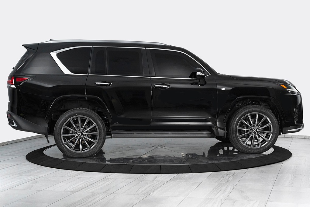 Lexus LX 600 được phù phép thành xe chống đạn - 3 Lexus LX 600 được phù phép thành xe chống đạn - 3