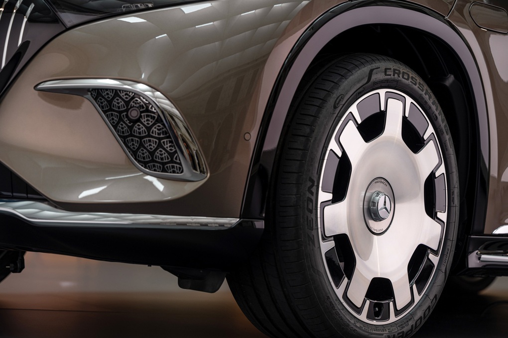 Mercedes-Maybach EQS 680 ra mắt, định nghĩa xe điện gầm cao hạng sang - 5 Mercedes-Maybach EQS 680 ra mắt, định nghĩa xe điện gầm cao hạng sang - 5