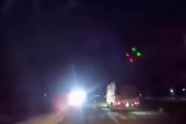 Suýt gặp tai nạn nghiêm trọng vì bị đèn pha ngược chiều gây lóa mắt