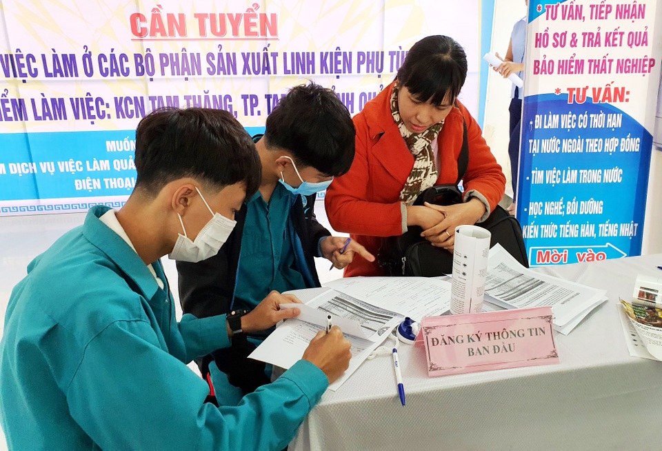 Hơn 20.000 việc làm cho người lao động ở Quảng Nam trong năm 2021 - 1 Hơn 20.000 việc làm cho người lao động ở Quảng Nam trong năm 2021 - 1