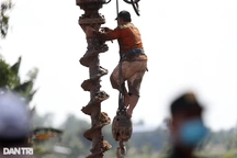 Trụ bê tông nơi bé trai mắc kẹt sẽ được kéo lên sáng mai