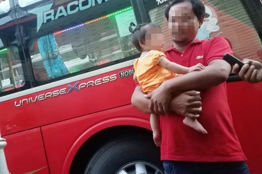 Chồng đưa con gái đi chơi, vợ báo con... bị bắt cóc