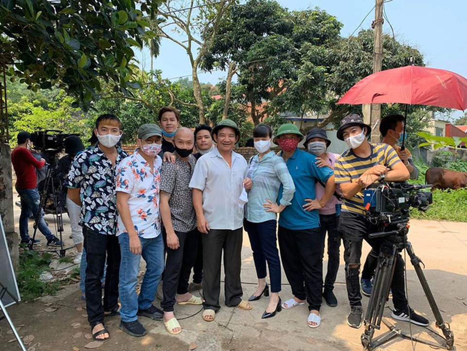 Hé lộ cảnh có Hồng Diễm, Hồng Đăng, Vân Dung trong “Những ngày không quên” - 6 Hé lộ cảnh có Hồng Diễm, Hồng Đăng, Vân Dung trong “Những ngày không quên” - 6