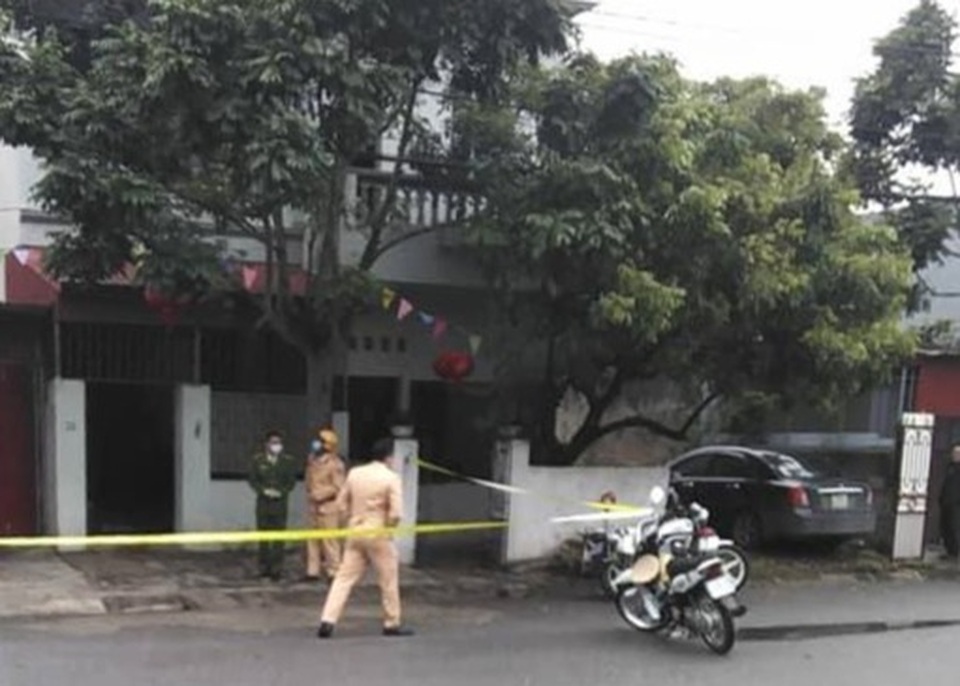 Ông dùng dao chém cháu đang học lớp 7 rồi nhảy lầu tự tử - 1 Ông dùng dao chém cháu đang học lớp 7 rồi nhảy lầu tự tử - 1