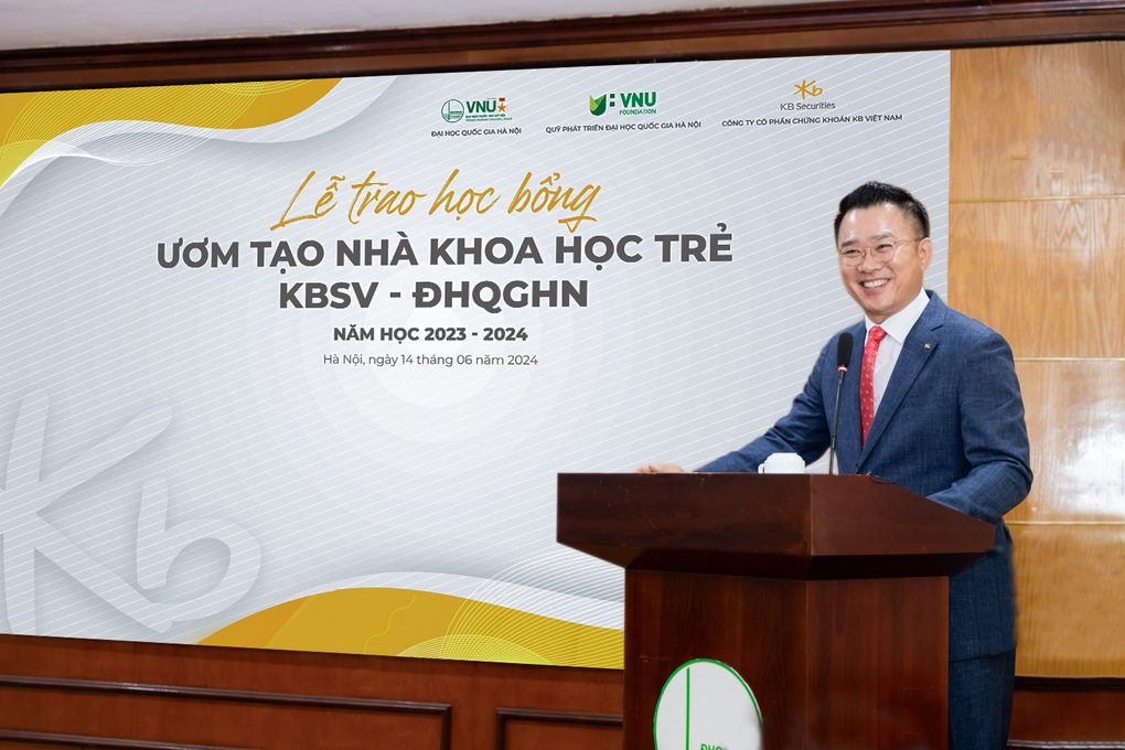 Chứng khoán KB Việt Nam tiếp tục trao tặng 1 tỷ đồng học bổng cho sinh viên - 2 Chứng khoán KB Việt Nam tiếp tục trao tặng 1 tỷ đồng học bổng cho sinh viên - 2