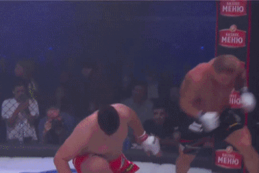 Lực sĩ thể hình gây sốc khi hạ gục đối thủ chỉ trong 22 giây