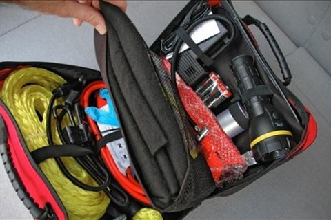 10 thứ luôn cần có trên ô tô