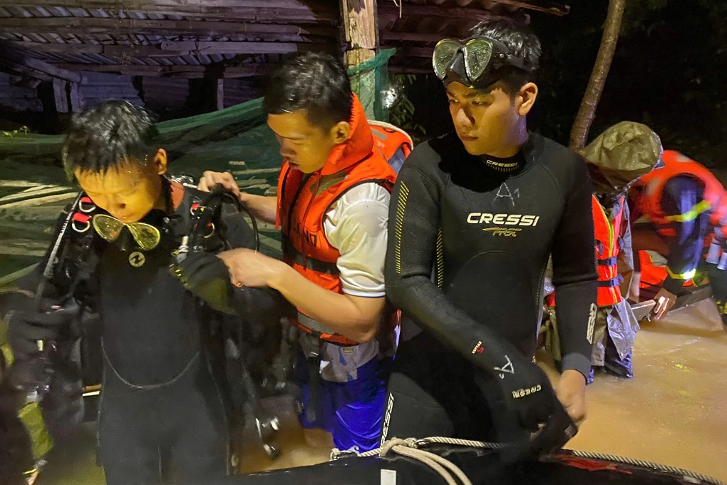 Lực lượng vũ trang căng sức hỗ trợ người dân ứng phó với bão Bualoi - 1 Lực lượng vũ trang căng sức hỗ trợ người dân ứng phó với bão Bualoi - 1