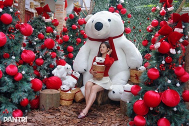 Quán cà phê ở TPHCM trang trí Giáng sinh sớm 4 tháng, hút giới trẻ check-in