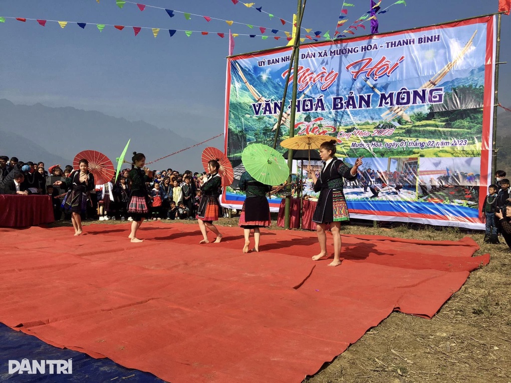 Hàng ngàn người dân Sa Pa háo hức vui hội xuân - 1 Hàng ngàn người dân Sa Pa háo hức vui hội xuân - 1