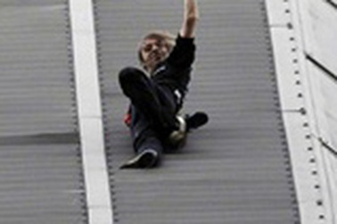 “Người nhện” tay không leo nhà chọc trời ở Brazil