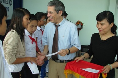 Đà Nẵng: Trao học bổng cho 81 HS, SV nghèo hiếu học 	