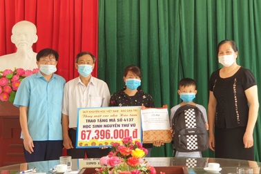 Quỹ Khuyến học Việt Nam trao tặng cậu học trò nghèo hơn 67 triệu đồng