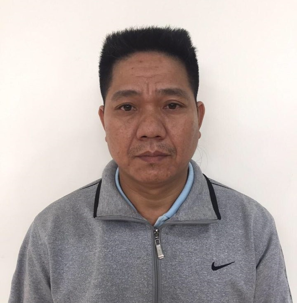 Vụ đốt pháo “đỏ đường” tại đám cưới: Một nghi can ra đầu thú - 1 Vụ đốt pháo “đỏ đường” tại đám cưới: Một nghi can ra đầu thú - 1