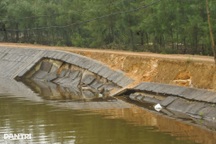 Kè chống xói lở hơn 3 tỷ đồng mới đưa vào sử dụng đã vỡ tan hoang