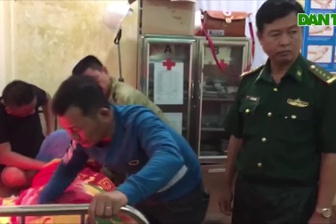 Cứu hộ thuyền viên gặp nạn trên biển Quảng Trị
