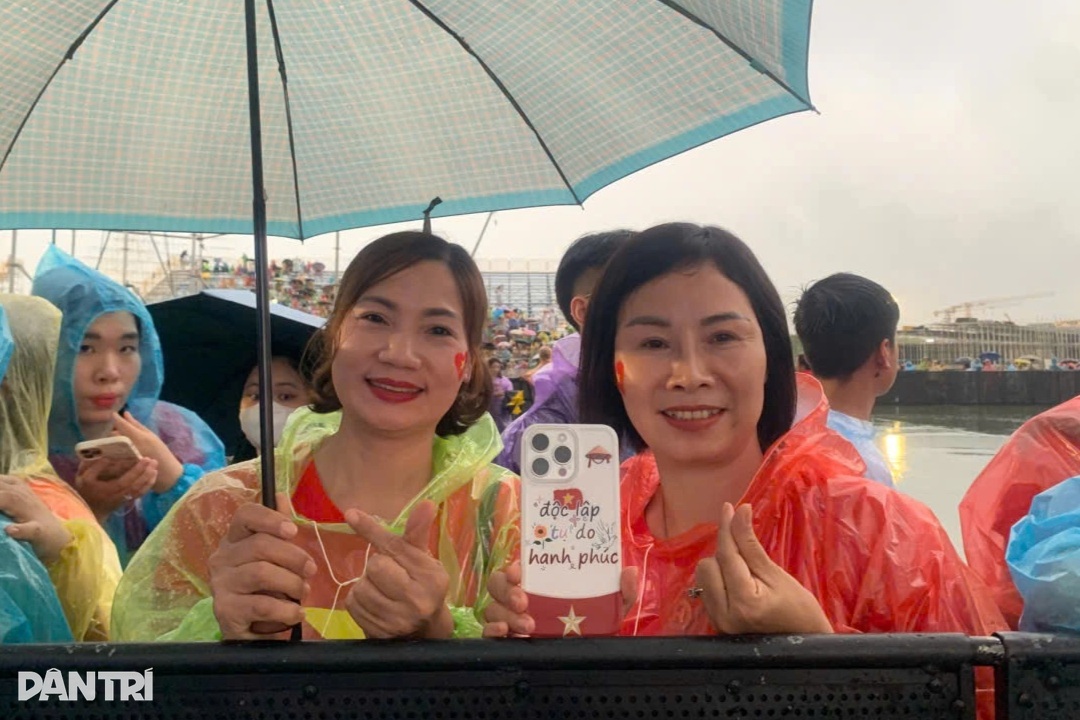 Hàng nghìn khán giả đội mưa xem concert quốc gia Việt Nam trong tôi - 3