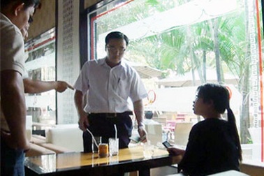 Bắt quả tang thư ký Tòa án nhận hối lộ