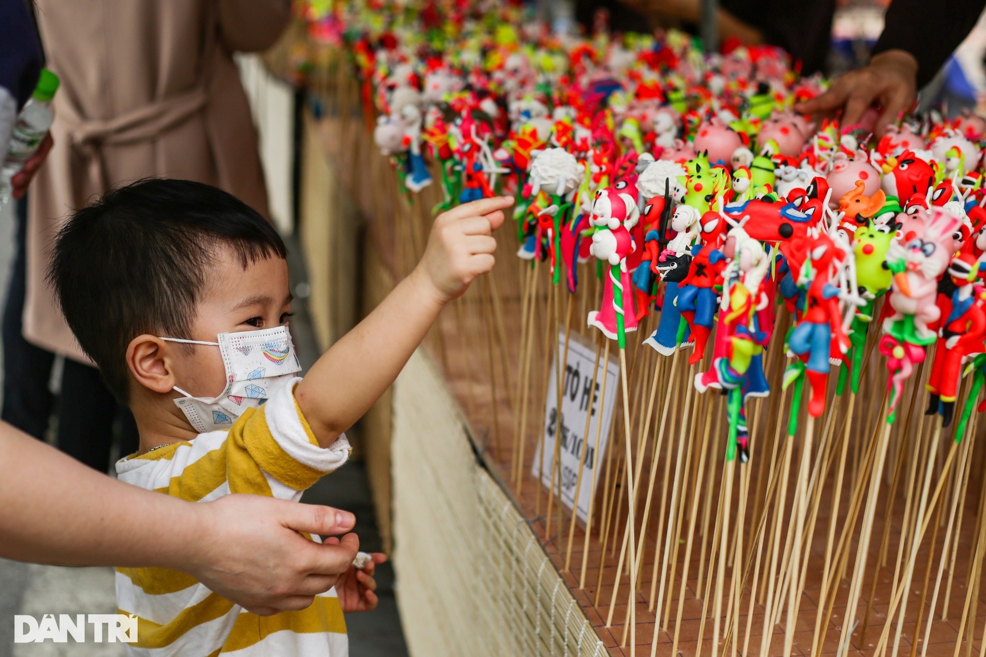 Phố đi bộ quanh hồ Gươm đông vui, thanh bình như chưa từng có dịch Covid-19 - 10 Phố đi bộ quanh hồ Gươm đông vui, thanh bình như chưa từng có dịch Covid-19 - 10