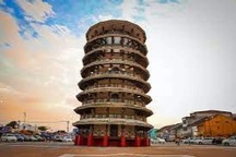 Tháp nghiêng 136 năm tuổi vẫn trụ vững bất chấp phần móng sụt lún do lũ lụt