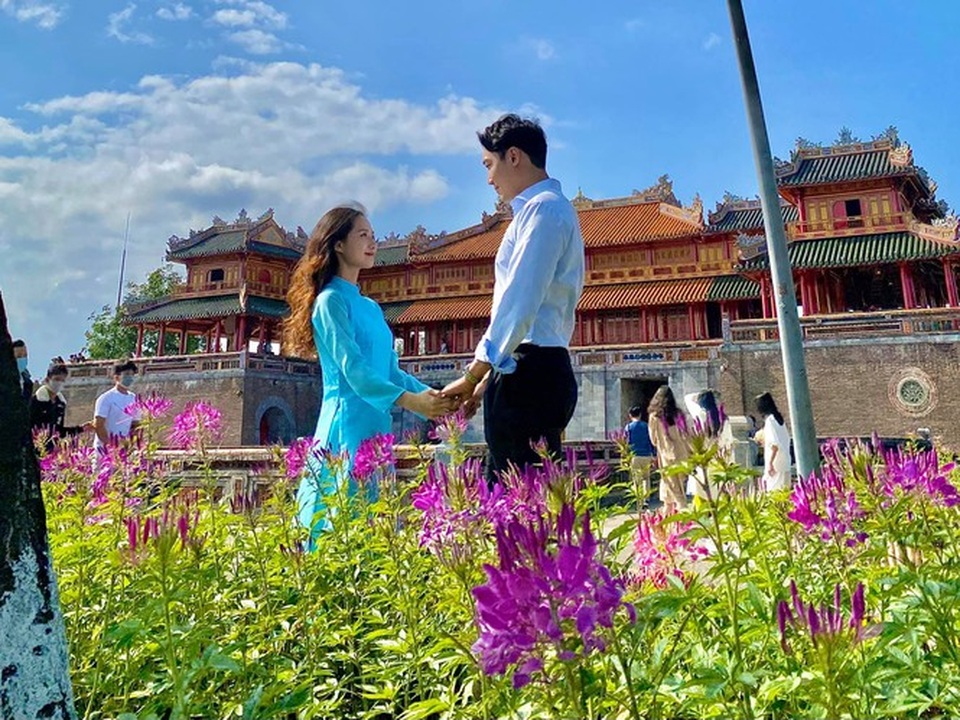 Cô gái Việt dẫn bạn trai Hàn ngắm cảnh đẹp nao lòng ở Huế - 6 Cô gái Việt dẫn bạn trai Hàn ngắm cảnh đẹp nao lòng ở Huế - 6